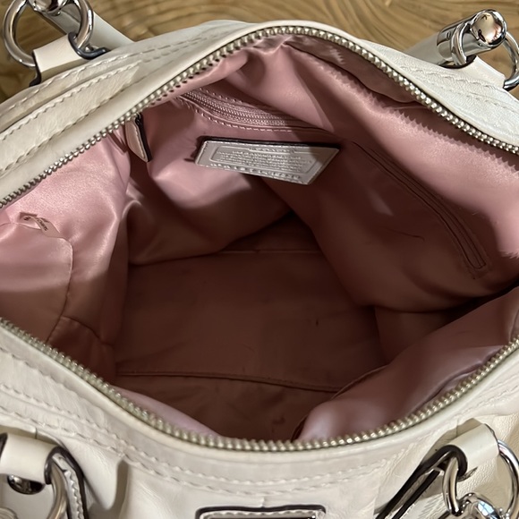 Gorgeous!! Off white summer winter all leather coach tote great size 13x 14” - Picture 10 of 13